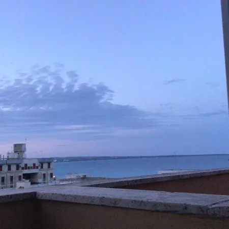 公寓 Attico In Riva Al Mare 加利波利